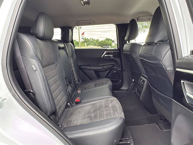 Used 2025 Mitsubishi Outlander SE FWD image 15