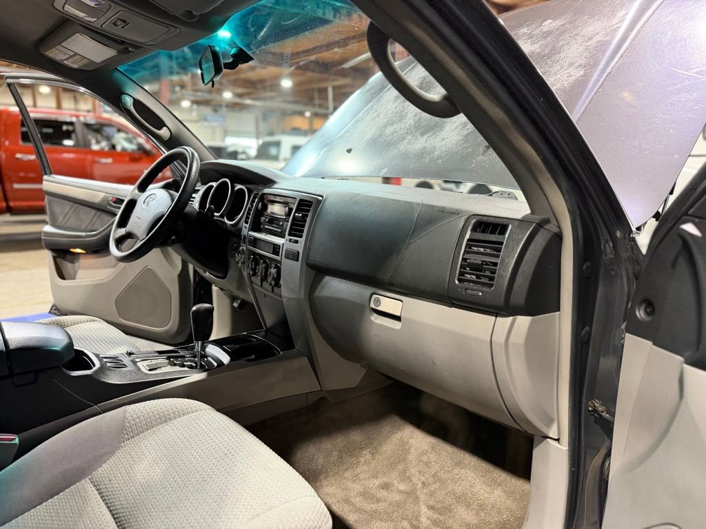 Used 2005 Toyota 4Runner SR5 AWD/4WD image 15