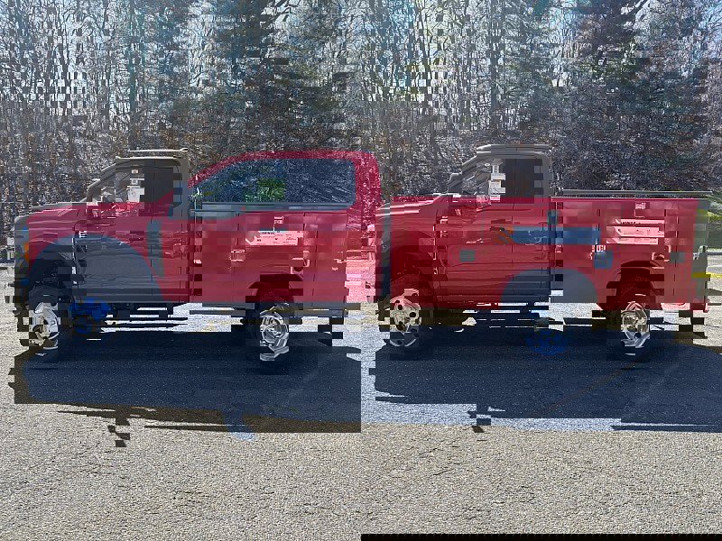 New 2025 Ford F550 4x4 SuperCab Super Duty w/ XLT Value Package image 4