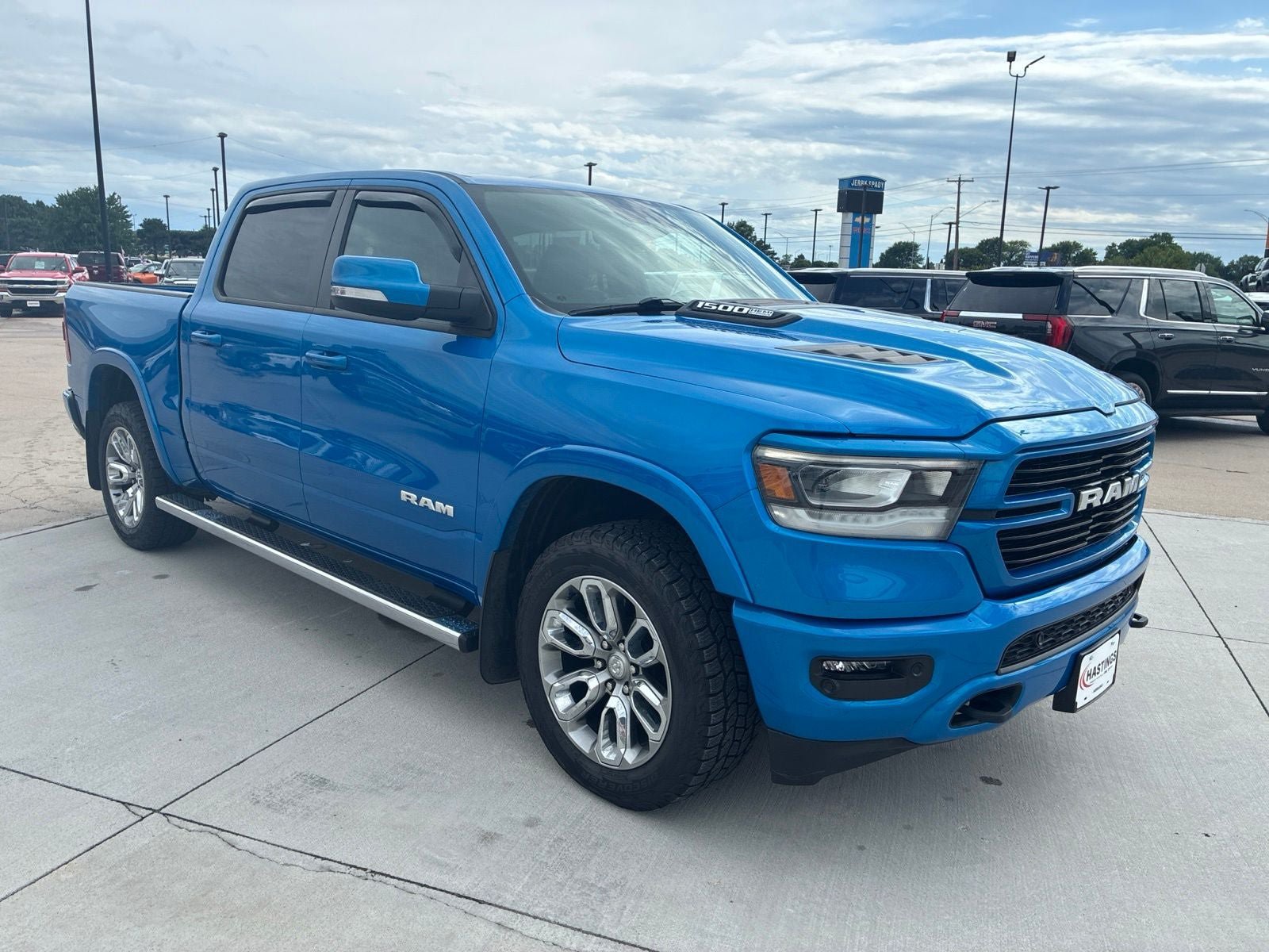 Used 2022 RAM 1500 Laramie w/ Sport Appearance Package AWD/4WD image 8