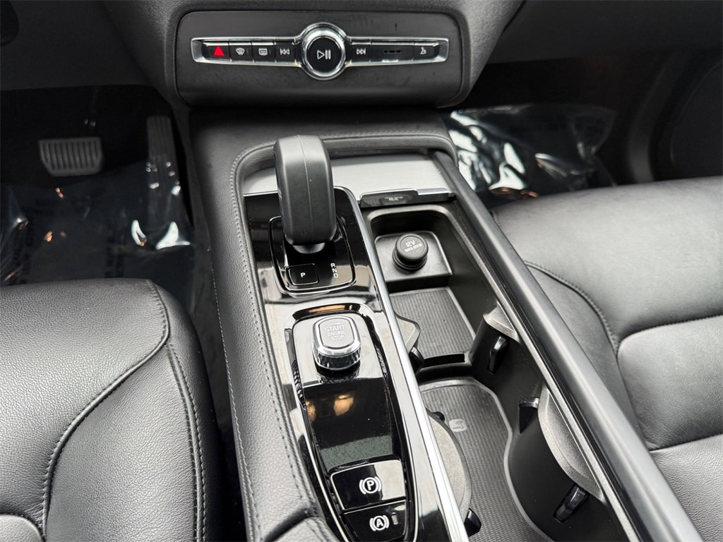 Used 2023 Volvo XC90 B5 Core w/ Climate Package image 14