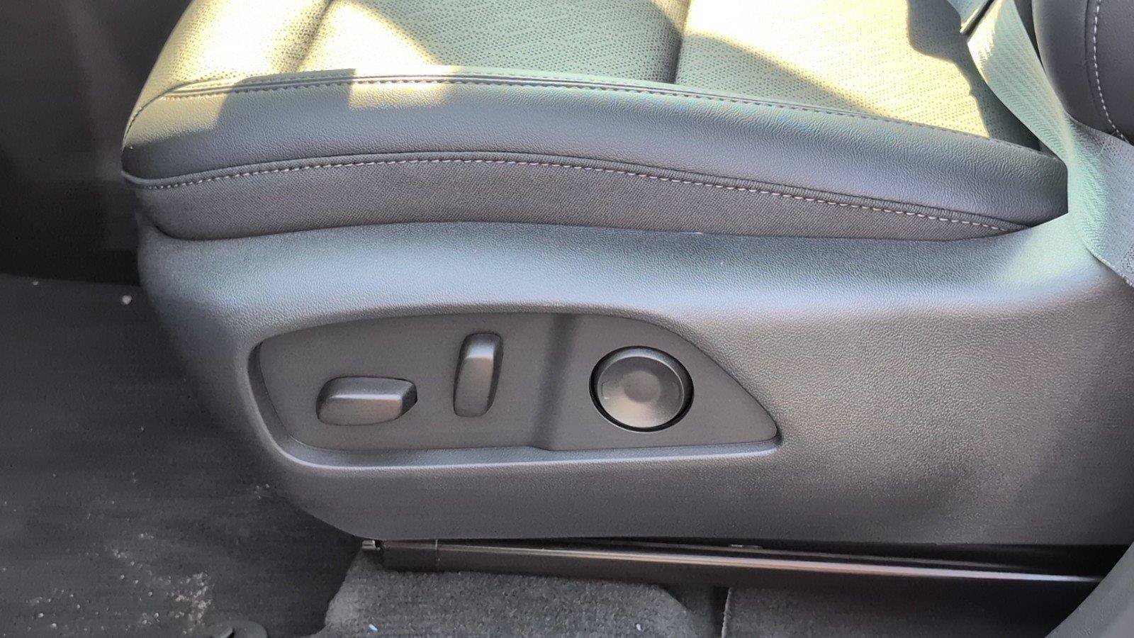 New 2027 Chevrolet Equinox LT w/ Convenience Package II FWD image 18