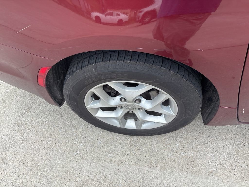 Used 2017 Chrysler Pacifica Touring-L w/ Tire & Wheel Group FWD image 5
