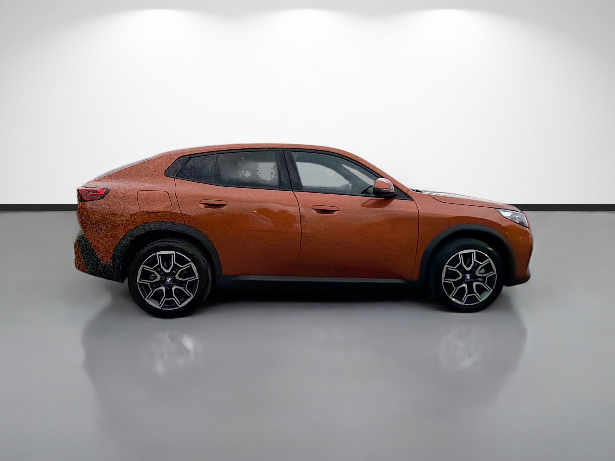 Used 2025 BMW X2 xDrive28i image 2