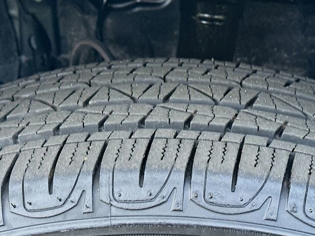 Used 2025 Toyota RAV4 XLE AWD/4WD image 31