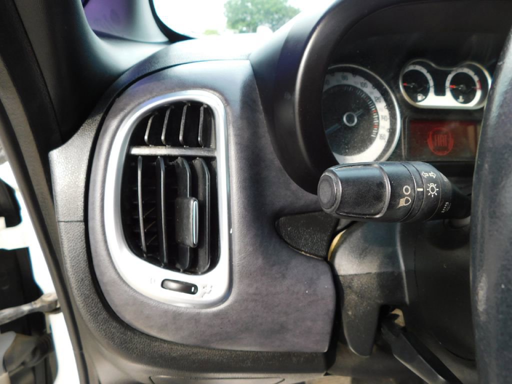 Used 2014 FIAT 500L Lounge FWD image 23