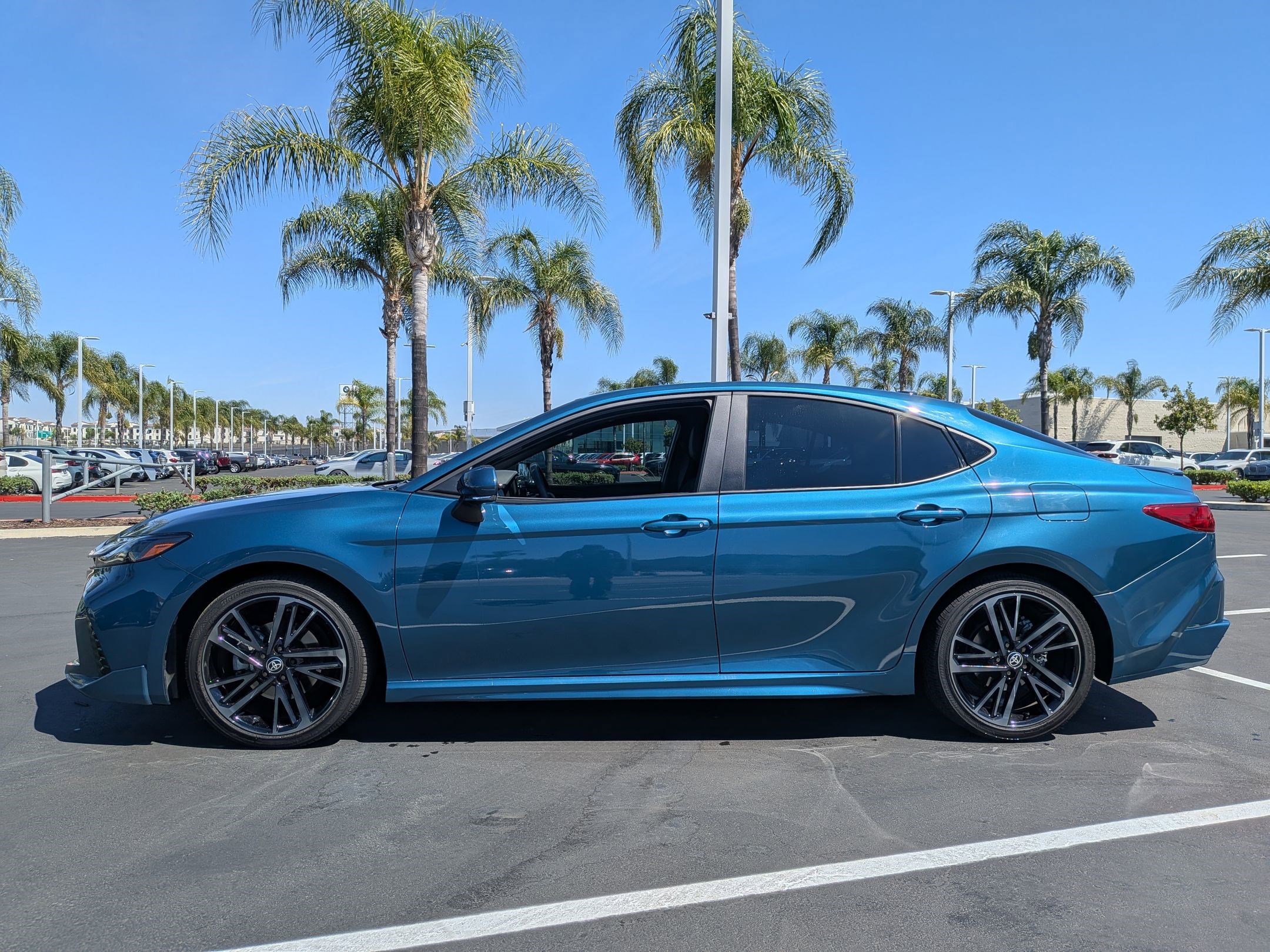 Used 2025 Toyota Camry XSE image 7