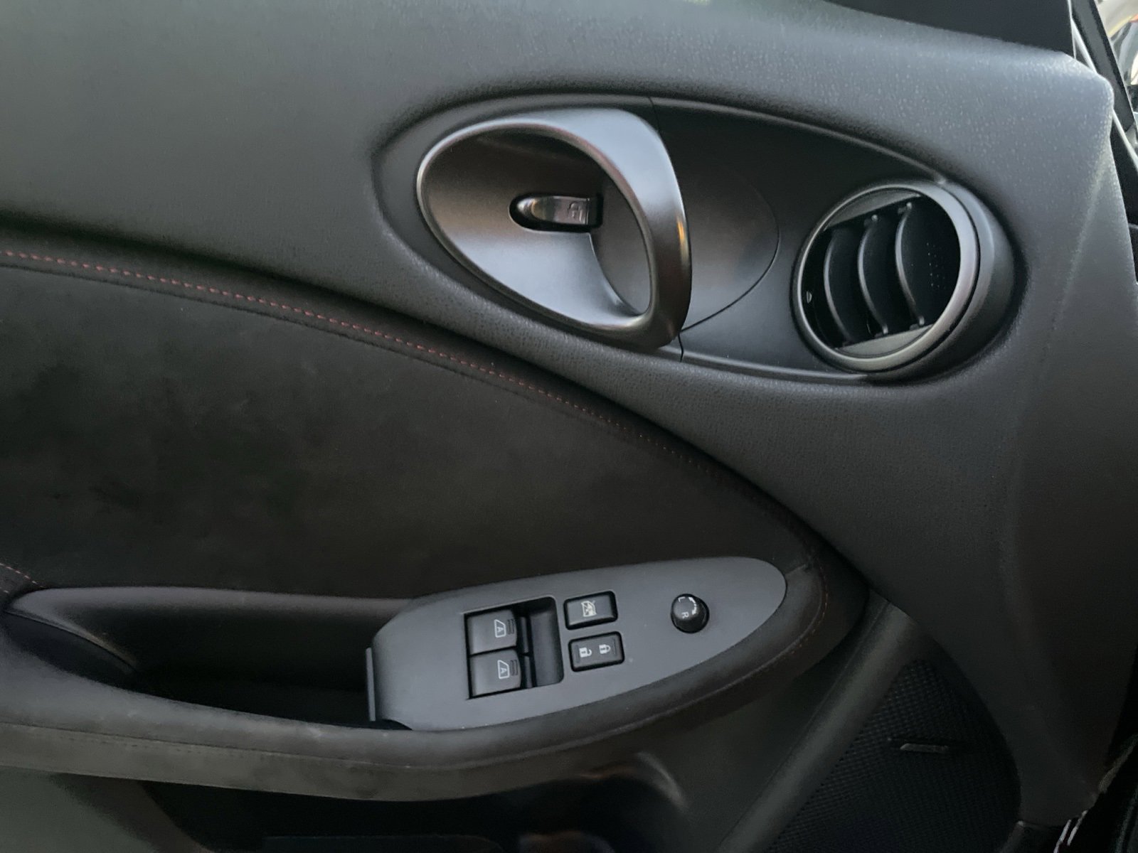 Used 2017 Nissan 370Z NISMO image 9