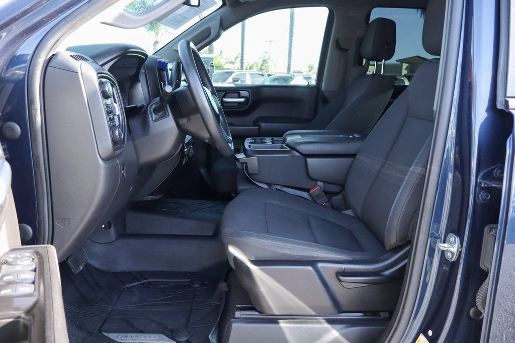 Used 2019 Chevrolet Silverado 1500 Custom w/ Custom Max Trailering Package AWD/4WD image 18