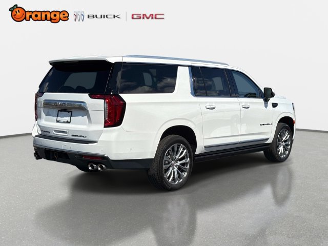 Used 2023 GMC Yukon XL Denali w/ Advanced Technology Package AWD/4WD image 3