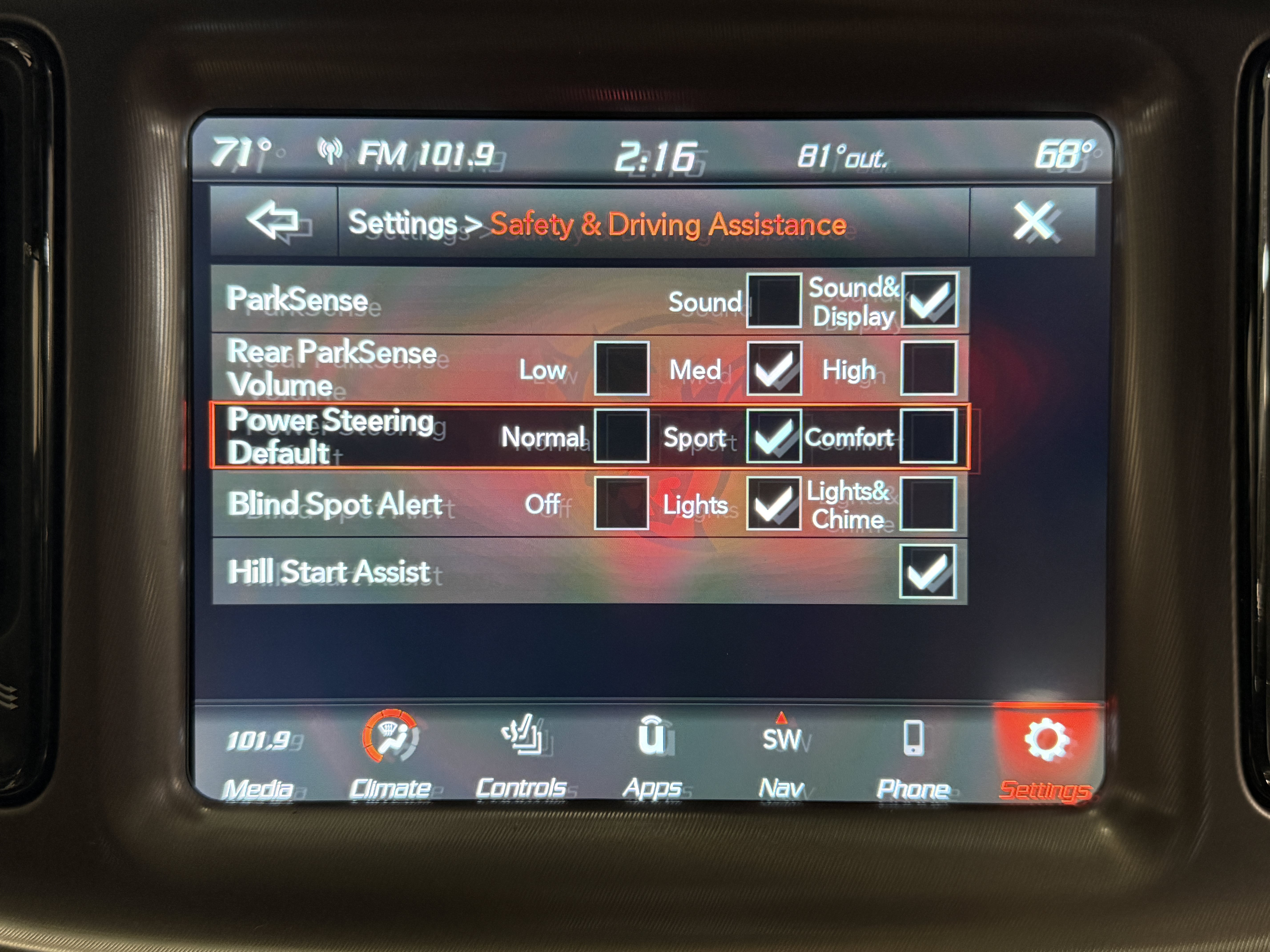 Used 2022 Dodge Challenger SXT w/ Driver Convenience Group RWD image 9
