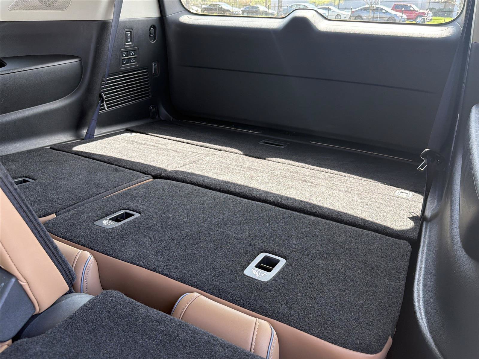Used 2025 INFINITI QX80 Sensory AWD/4WD image 32