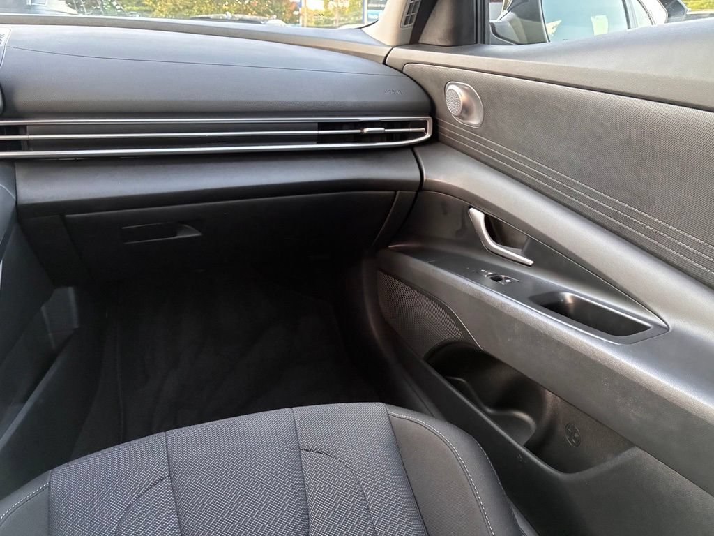 Used 2025 Hyundai Elantra SE FWD image 33