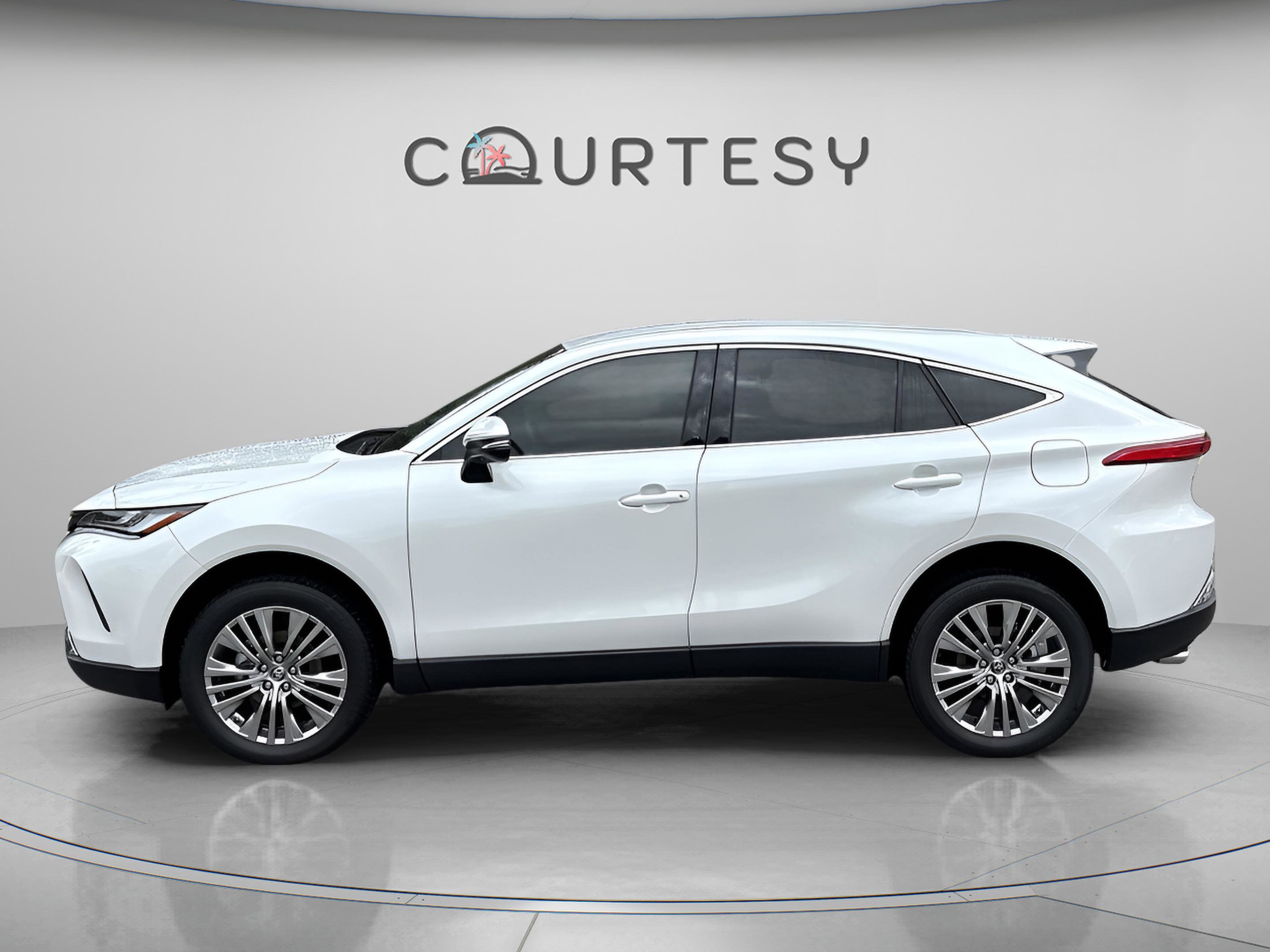 Used 2023 Toyota Venza Limited image 5