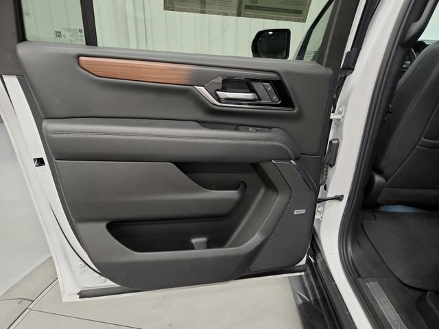 Used 2025 GMC Yukon XL Denali AWD/4WD image 24