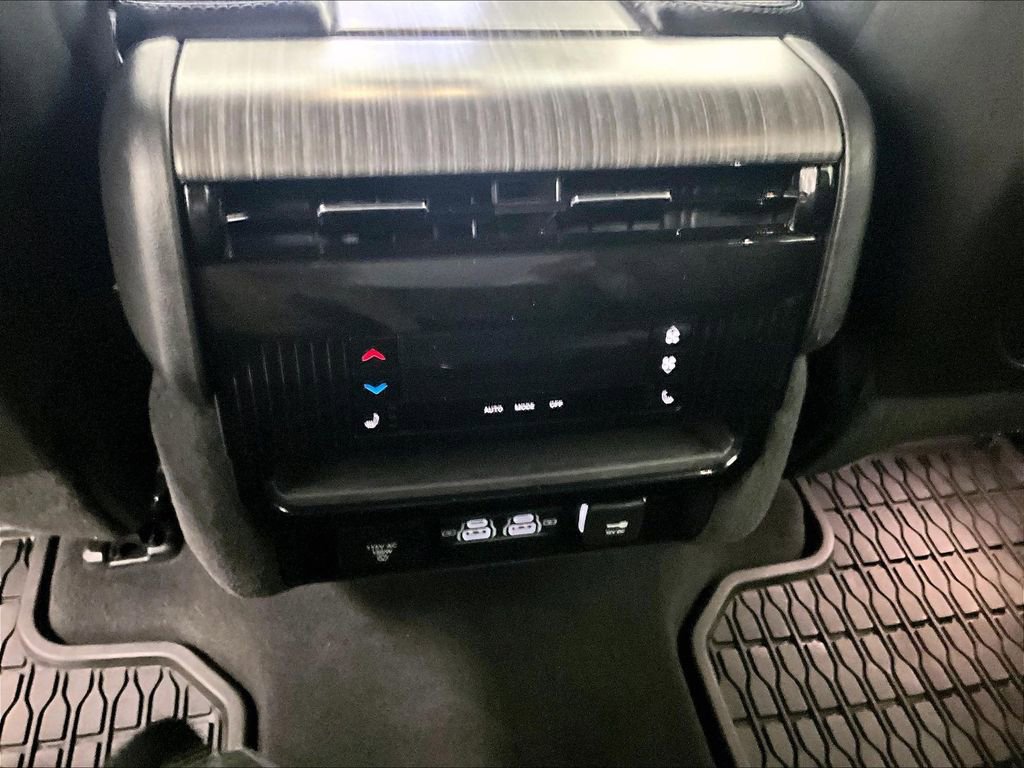 Used 2024 Jeep Wagoneer L Series III w/ Flexible Seating Group image 29