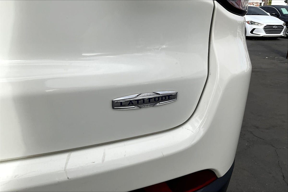 Used 2020 Jeep Compass Latitude FWD image 8
