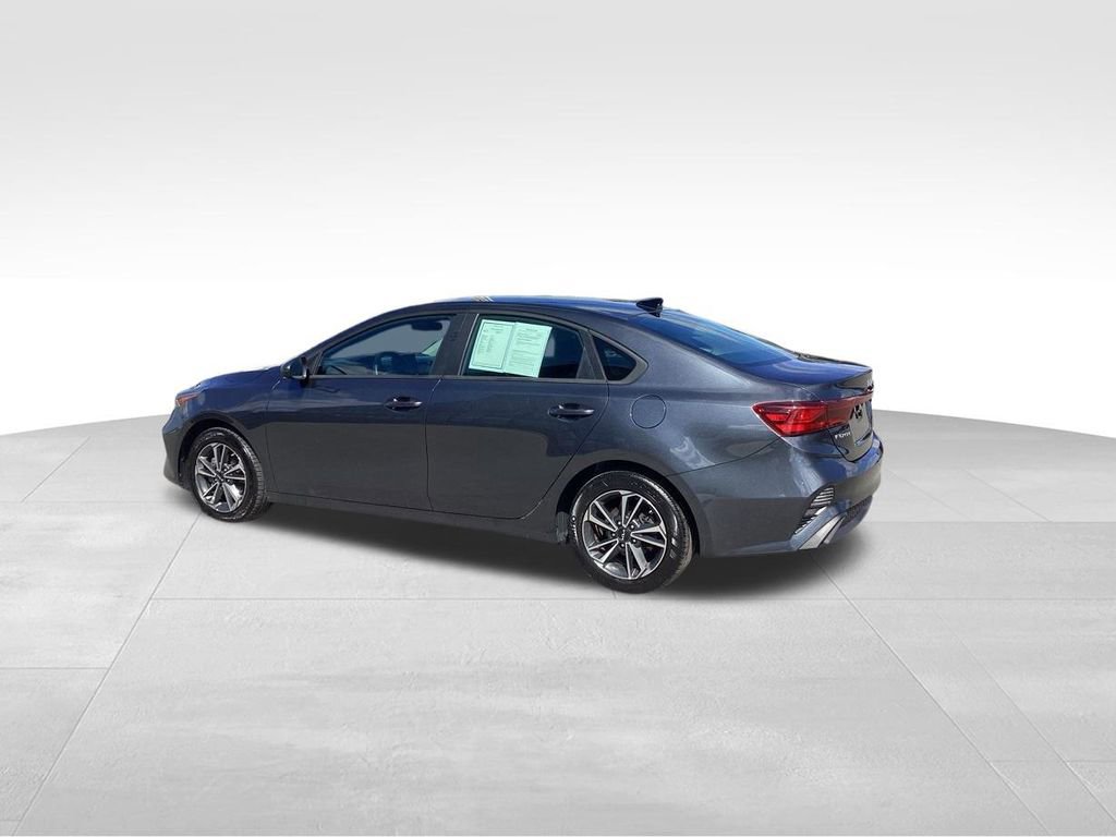 Used 2023 Kia Forte LXS image 4