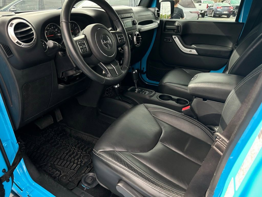 Used 2017 Jeep Wrangler Unlimited Sahara w/ Connectivity Group AWD/4WD image 9