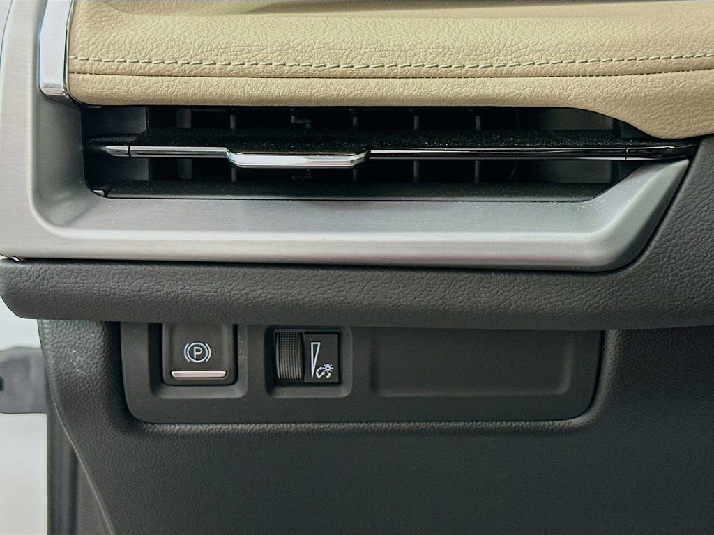 Used 2024 Cadillac XT4 Premium Luxury w/ Technology Package image 10