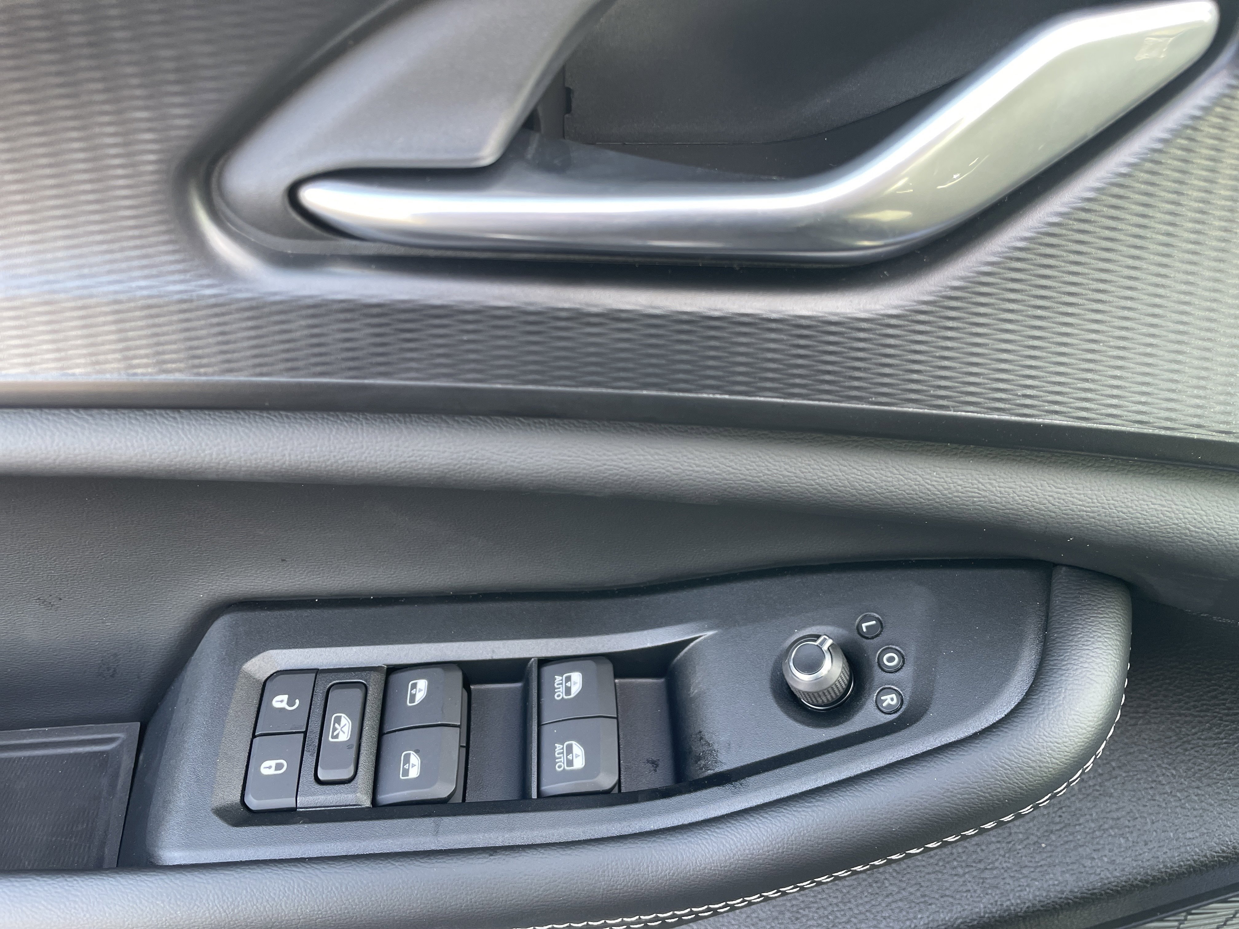 Used 2025 Jeep Grand Cherokee Laredo X image 10