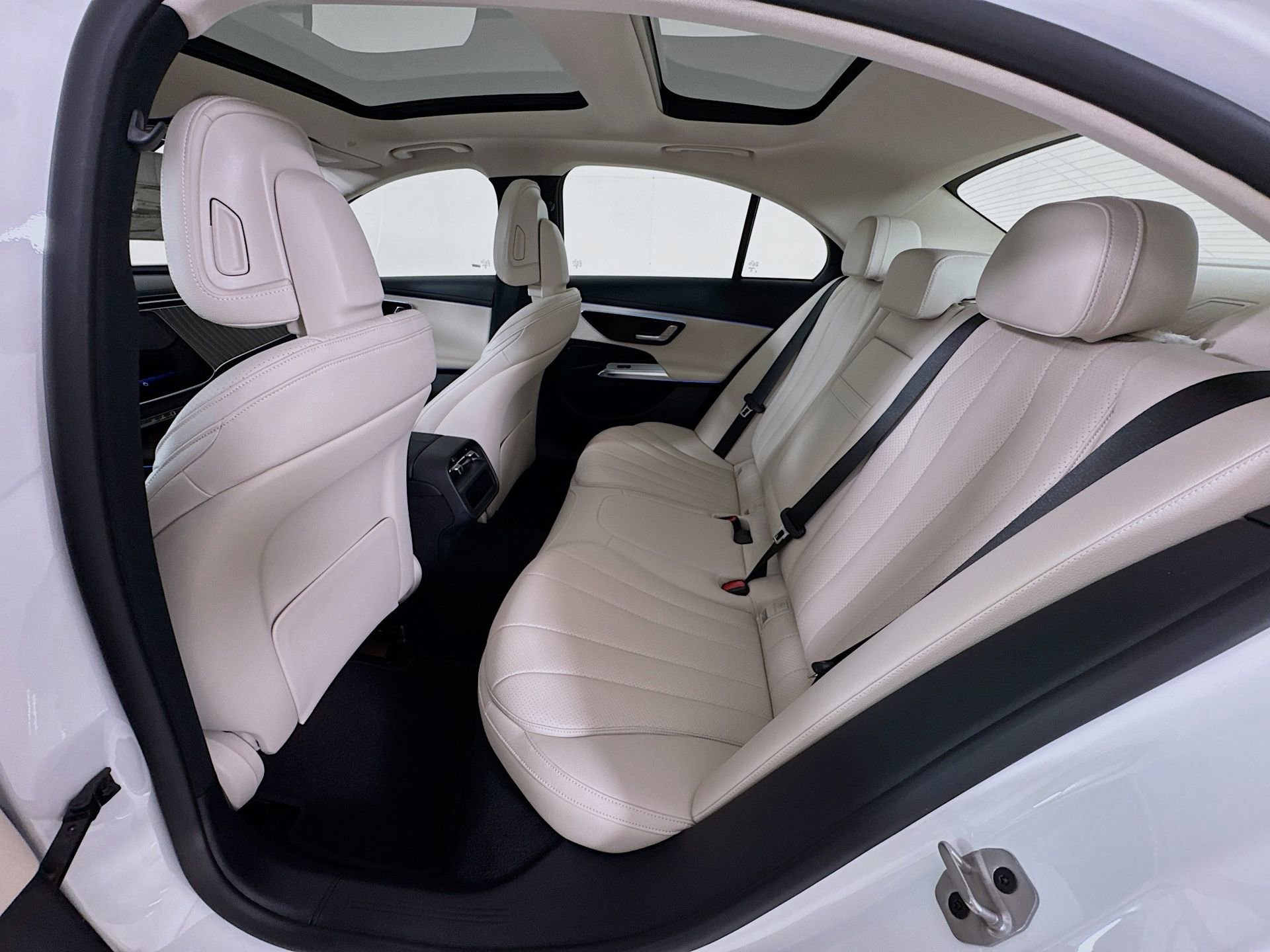 New 2026 Mercedes-Benz E 350 Sedan image 27