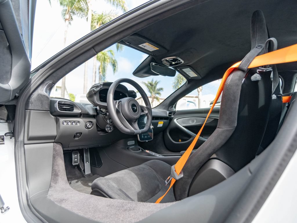 New 2026 McLaren Artura RWD image 8