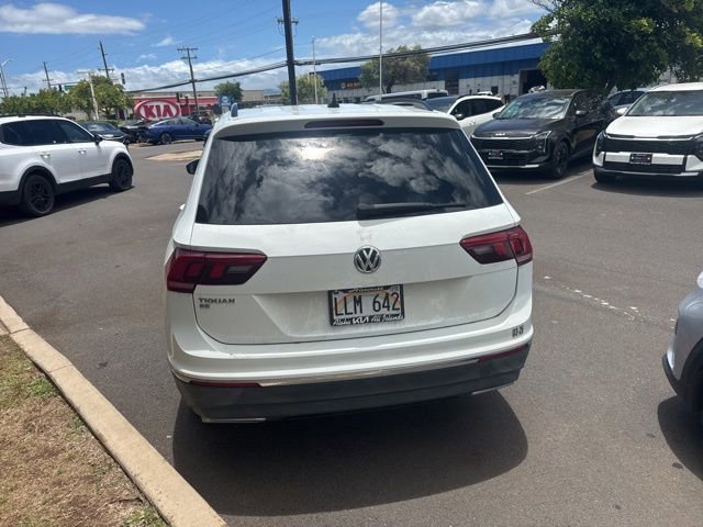 Used 2021 Volkswagen Tiguan SE w/ Panoramic Sunroof Package FWD image 3