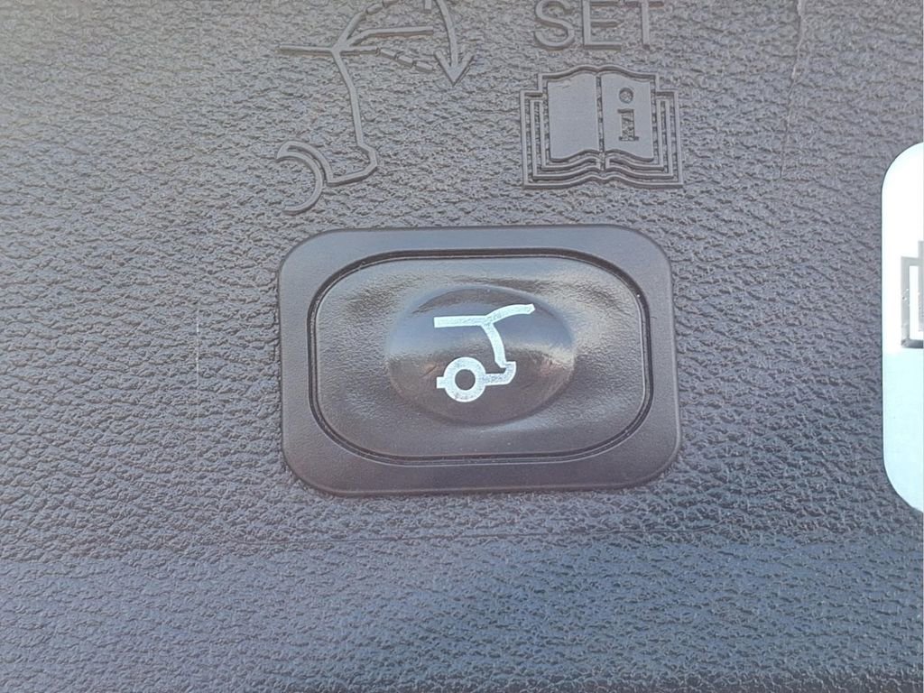 Used 2018 Ford Escape Titanium image 24