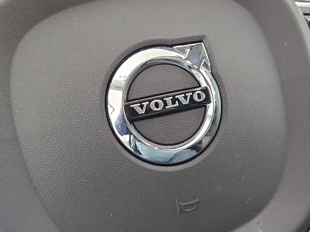 Certified 2023 Volvo XC60 B5 Plus w/ Climate Package image 28