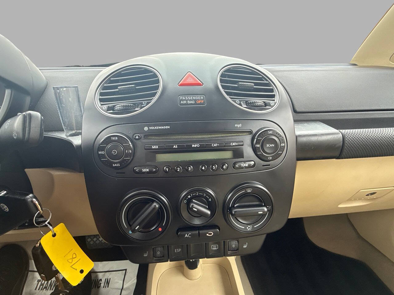 Used 2008 Volkswagen Beetle S FWD image 28