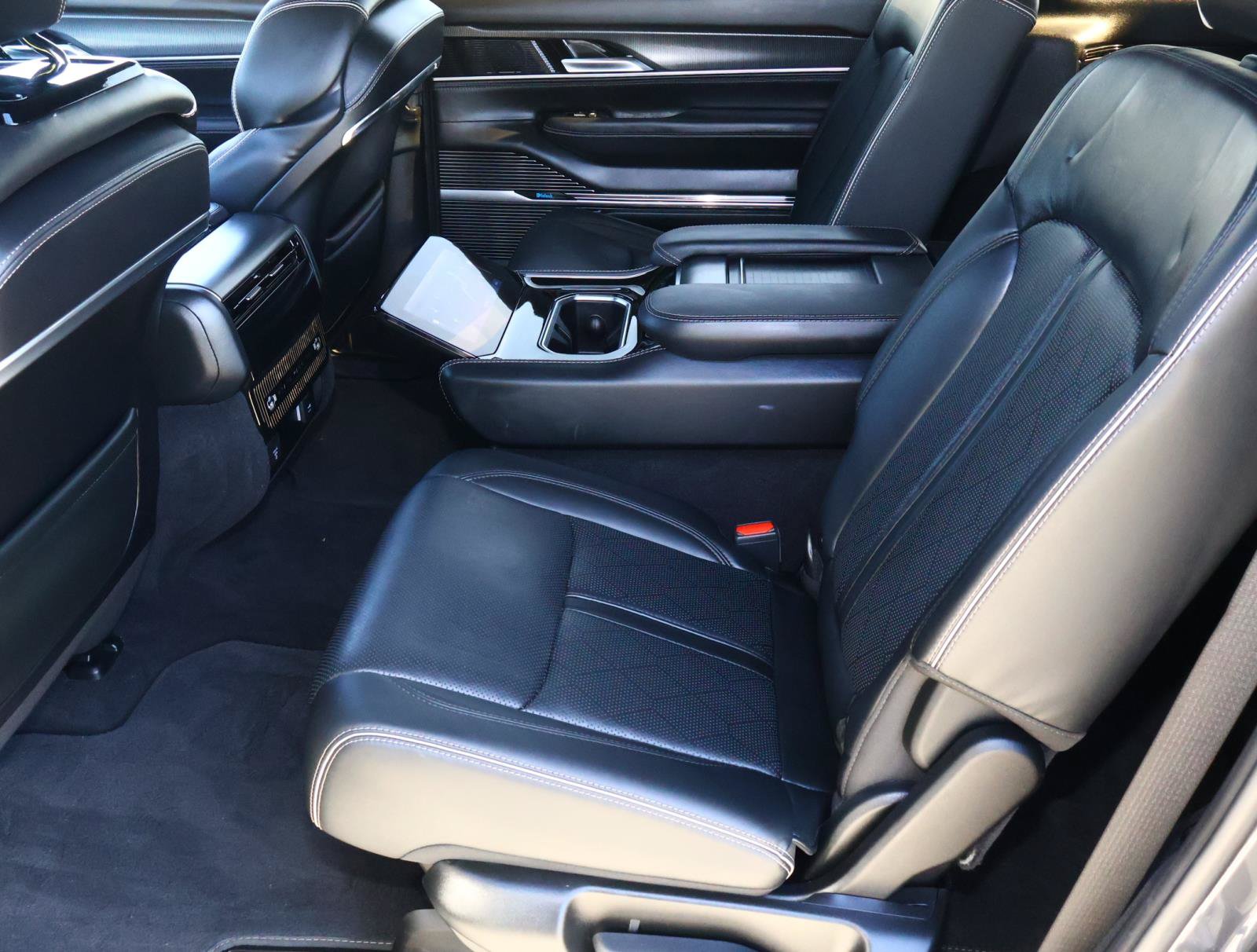 Used 2017 Jeep Cherokee Trailhawk AWD/4WD image 48