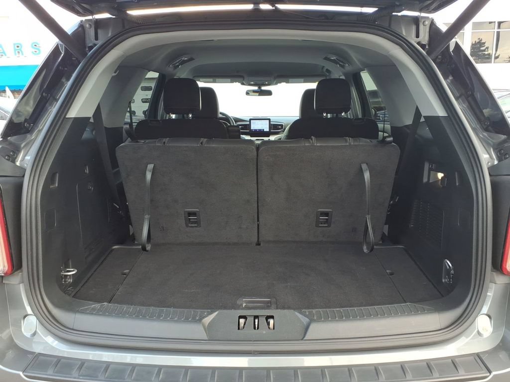 Used 2024 Ford Explorer XLT w/ Equipment Group 202A AWD/4WD image 10