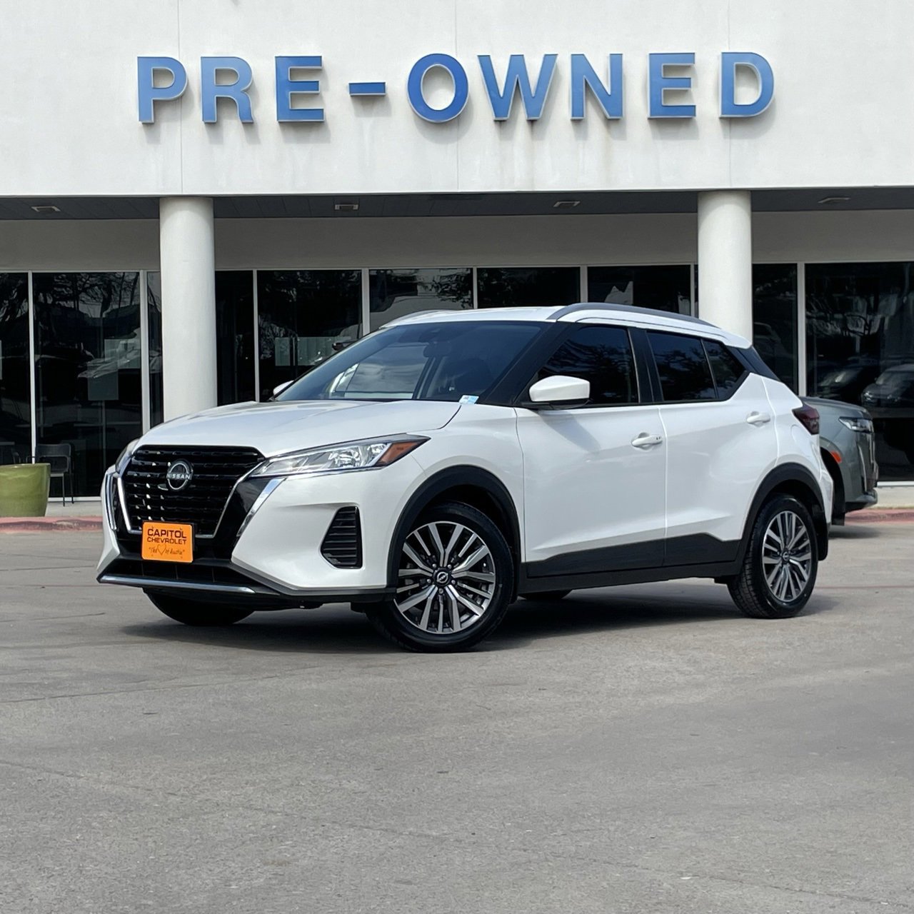 Used 2023 Nissan Kicks SV image 2
