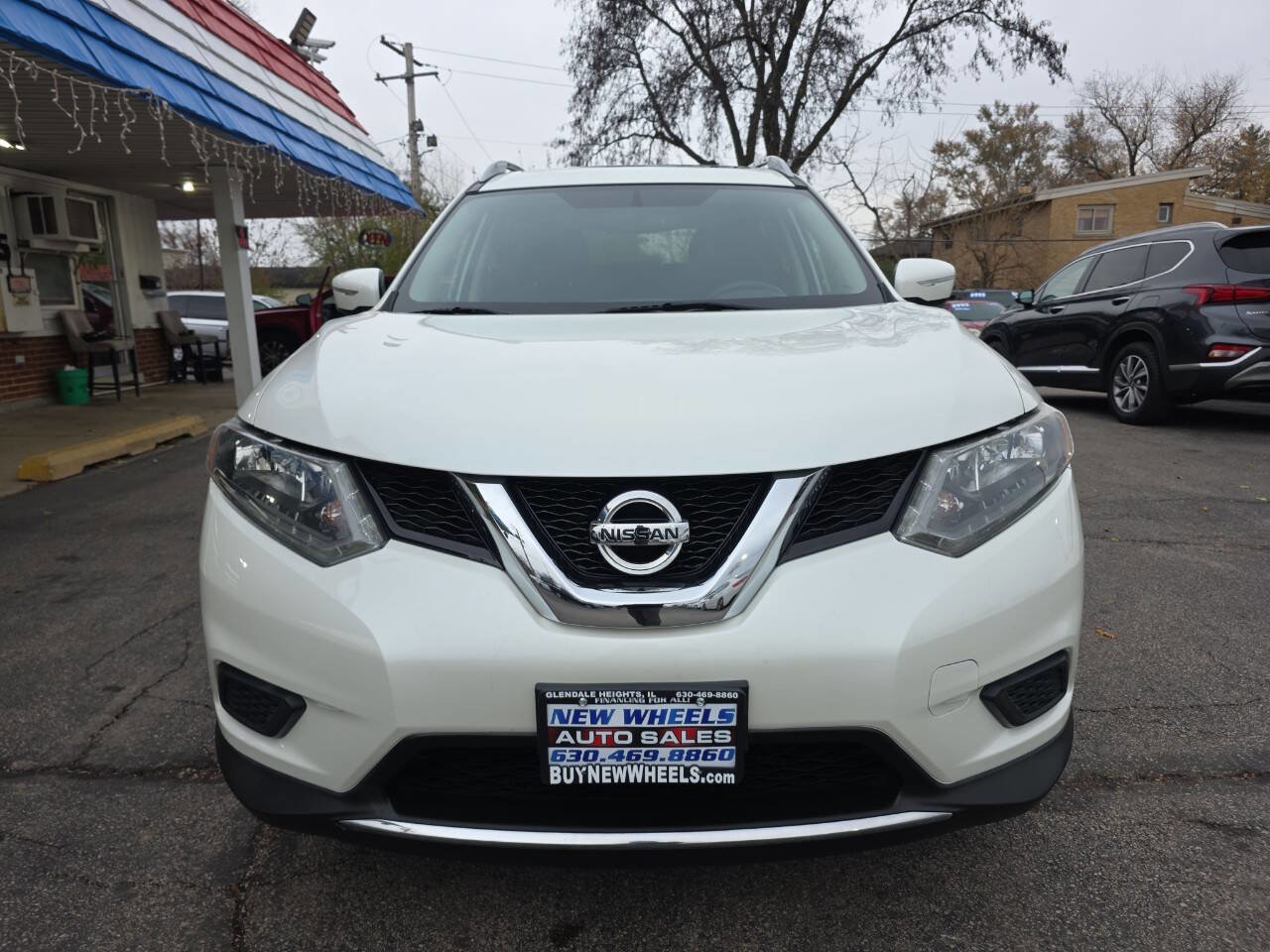 Used 2015 Nissan Rogue SV w/ SV Moonroof Package image 4