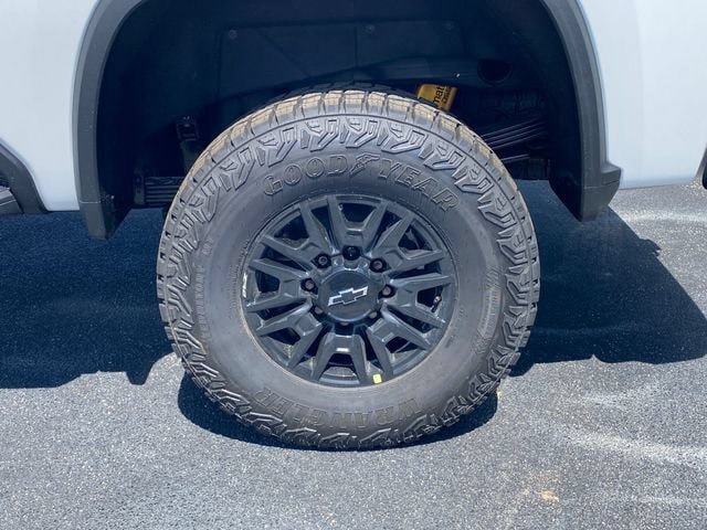 New 2026 Chevrolet Silverado 2500 ZR2 w/ LPO, Dark Essentials Package AWD/4WD image 14