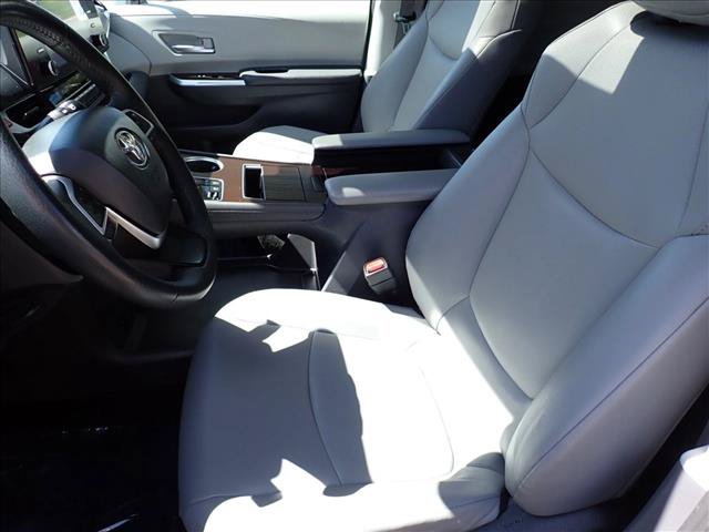 Used 2023 Toyota Sienna XLE w/ XLE Plus Package AWD/4WD image 15