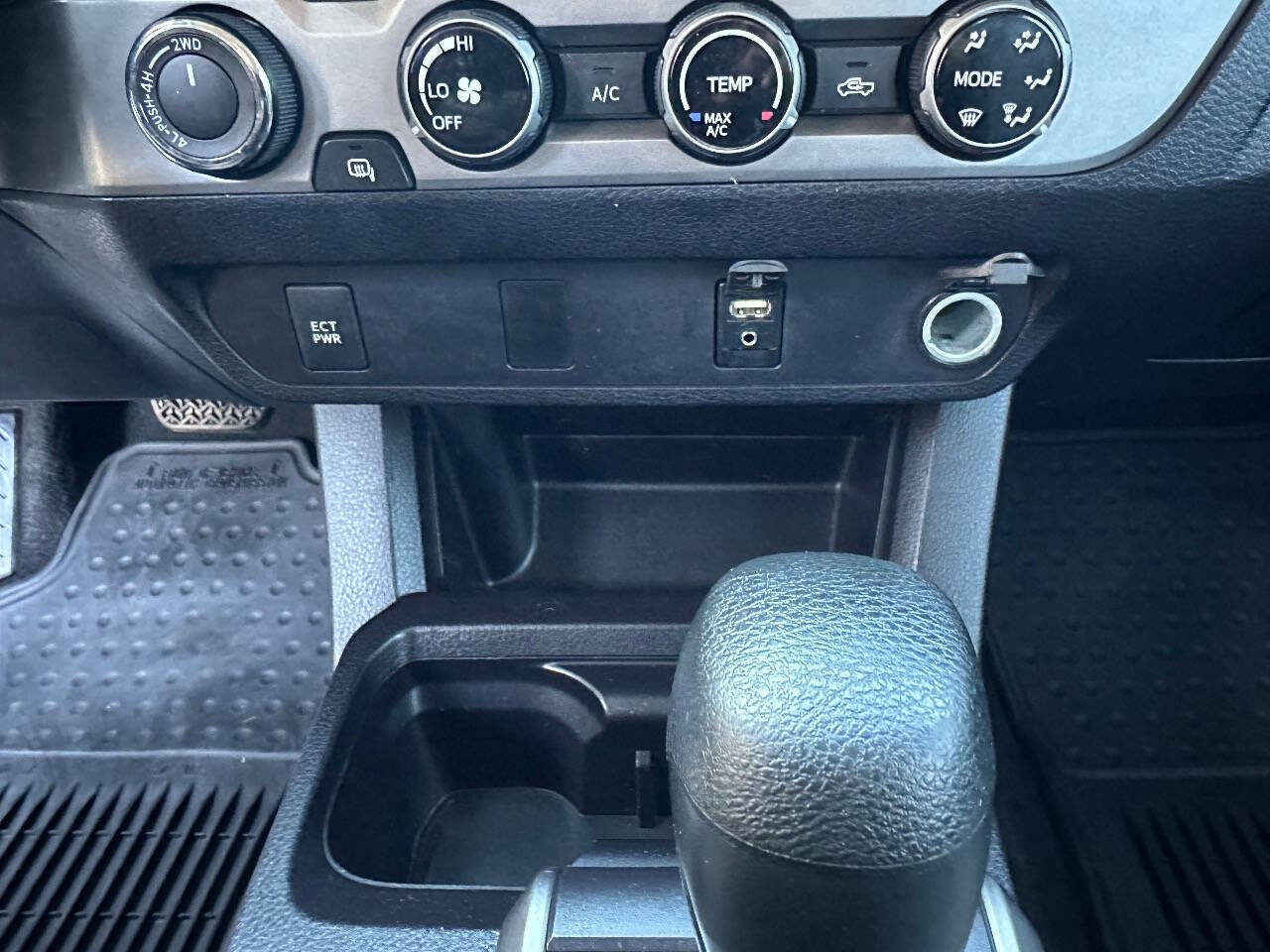 Used 2016 Toyota Tacoma SR5 w/ SR5 Appearance Package (SN) AWD/4WD image 27