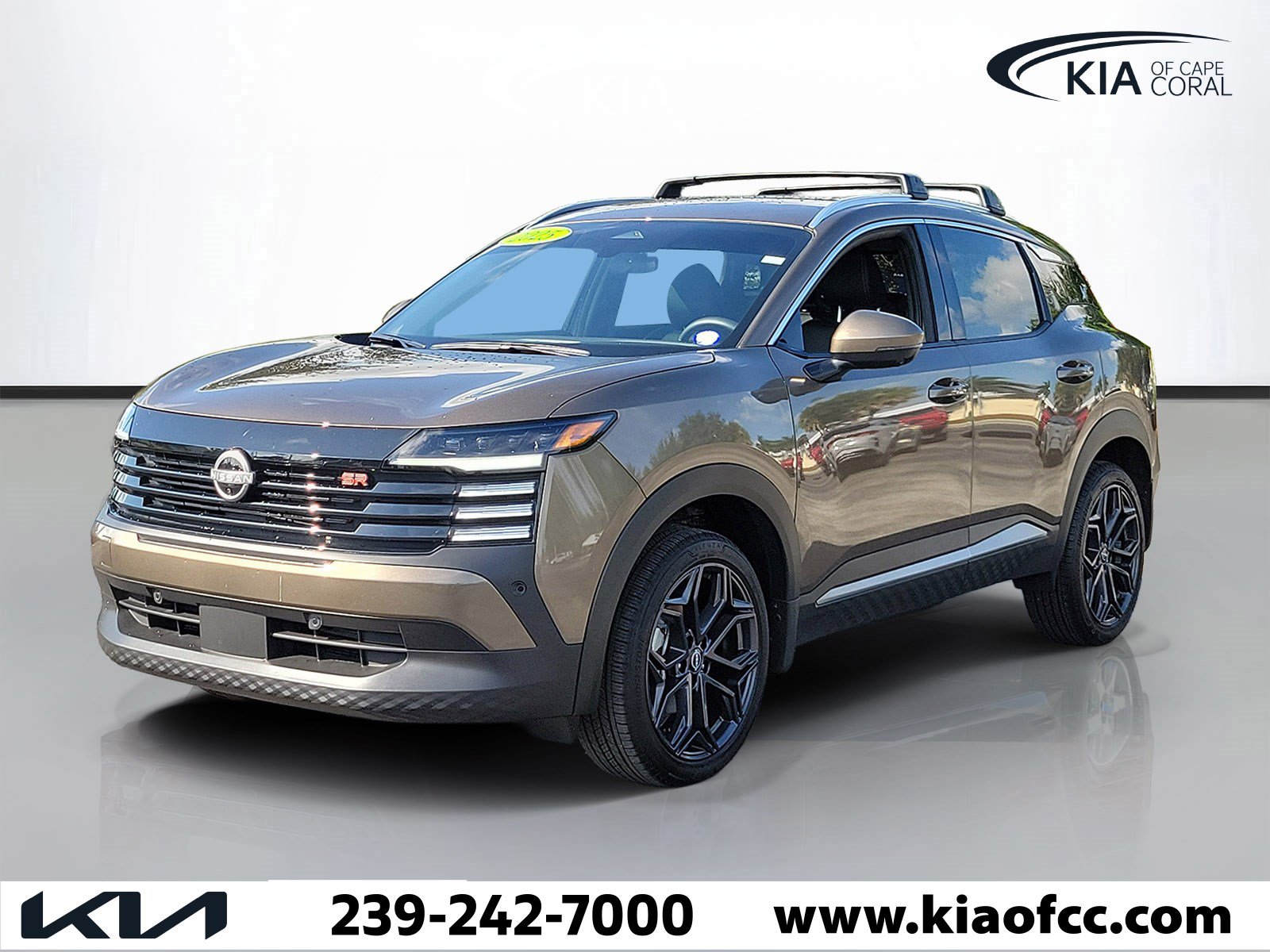 Used 2025 Nissan Kicks SR FWD image 3