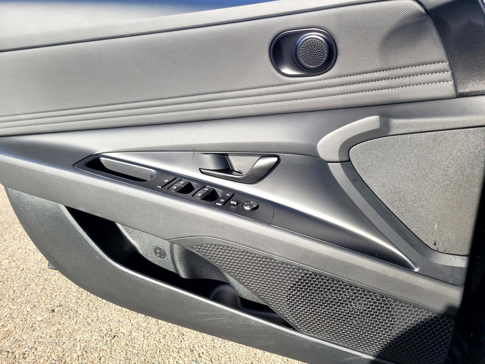 Certified 2025 Hyundai Elantra Sport w/ Cargo Package image 16