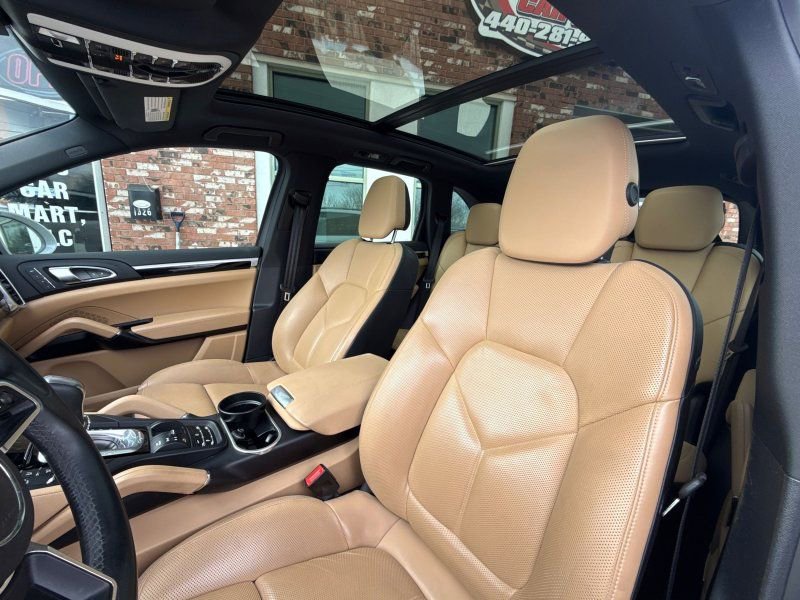 Used 2016 Porsche Cayenne image 12