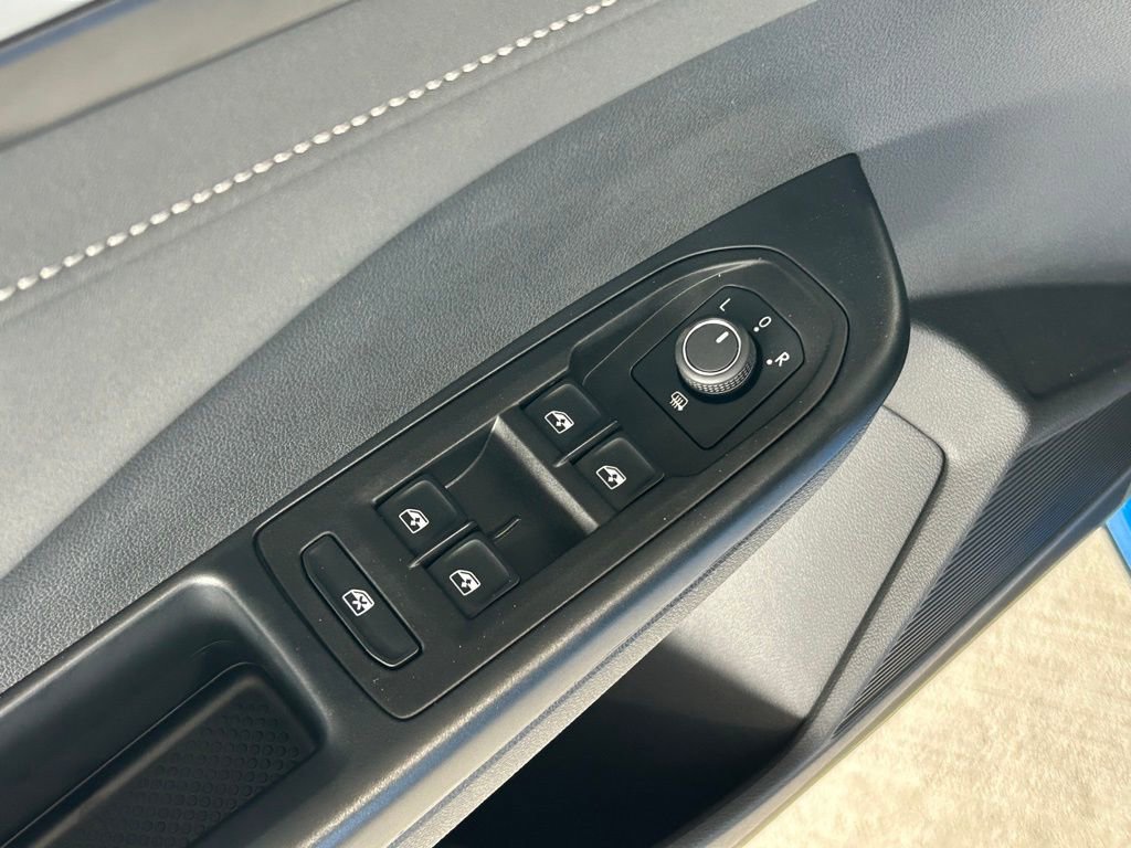 Used 2025 Volkswagen Taos SE image 49