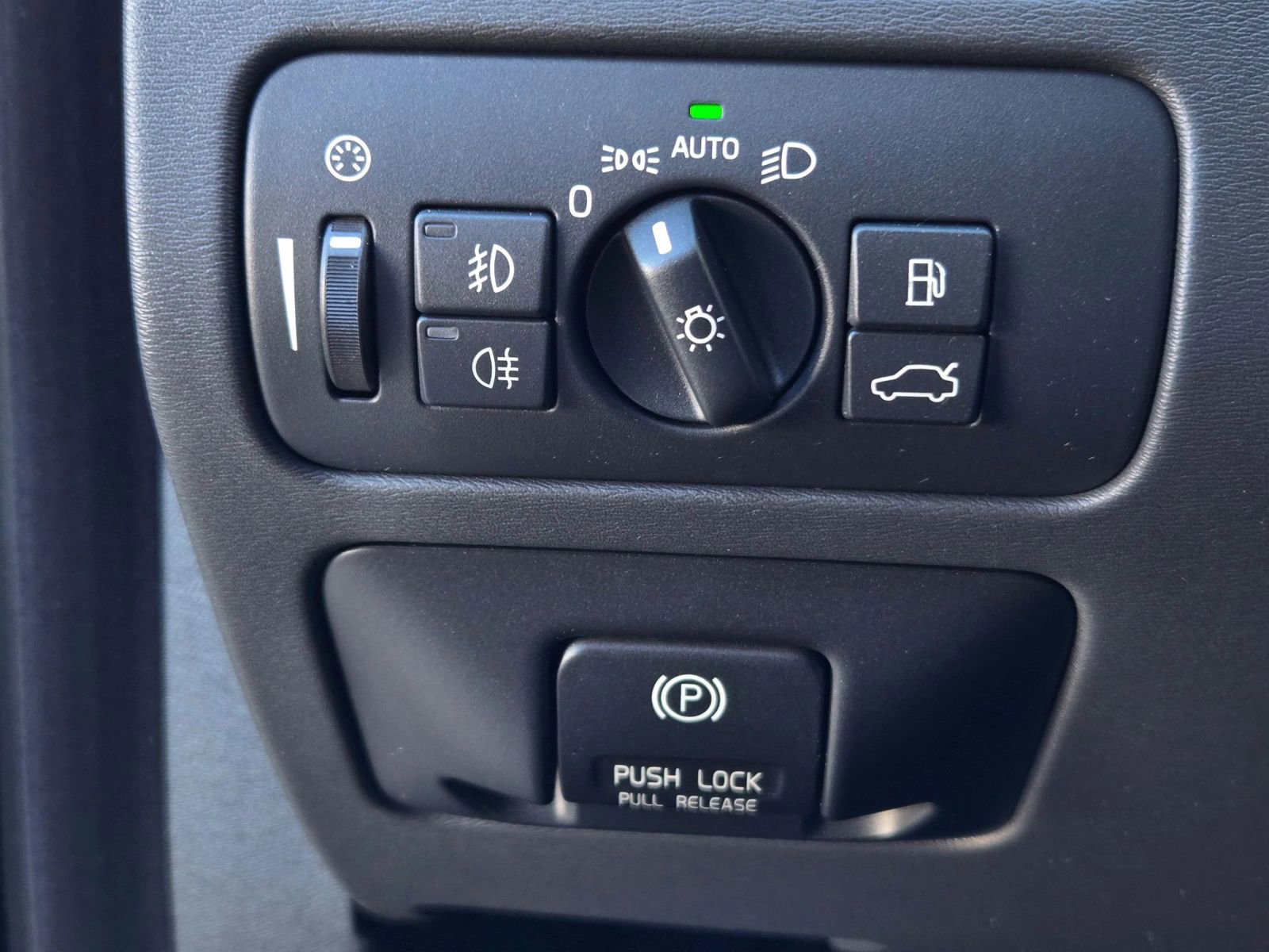 Used 2013 Volvo XC70 3.2 image 33