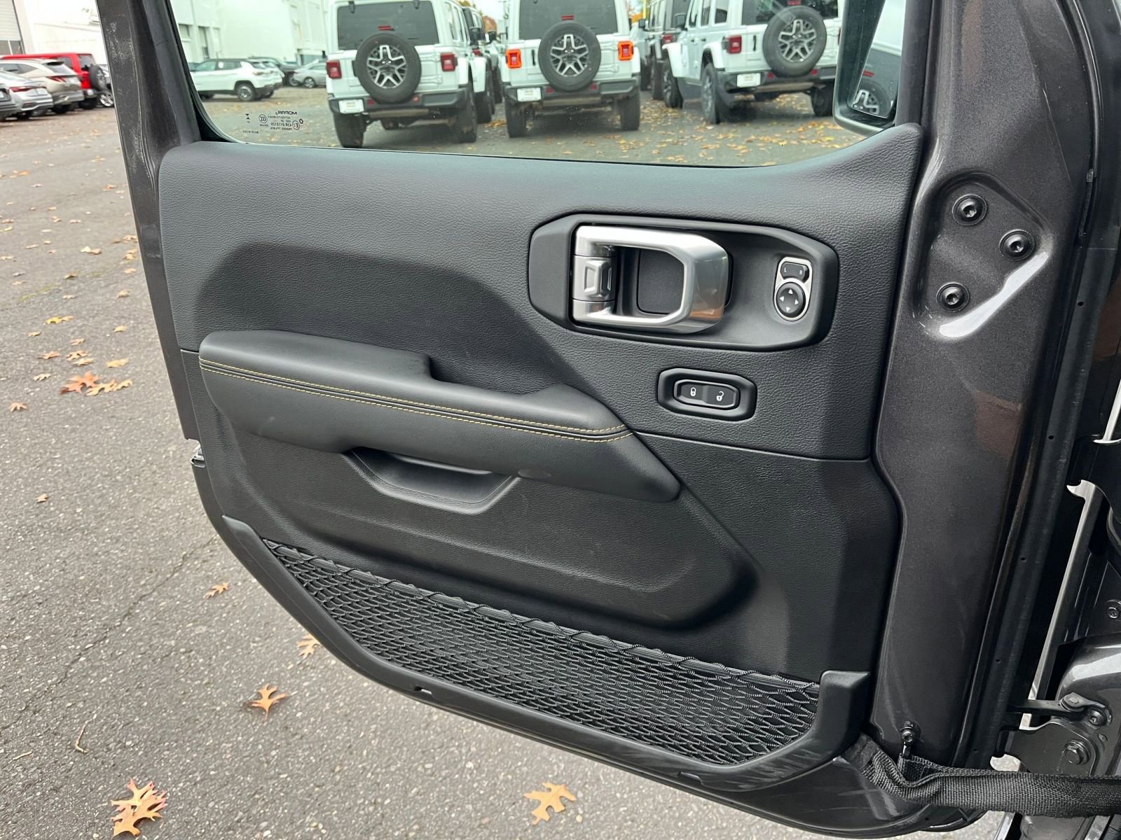 Used 2025 Jeep Wrangler Sahara image 20