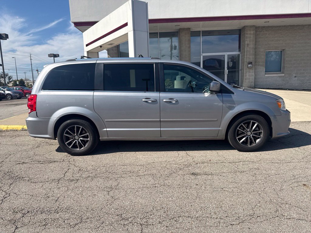 Used 2016 Dodge Grand Caravan SXT FWD image 6