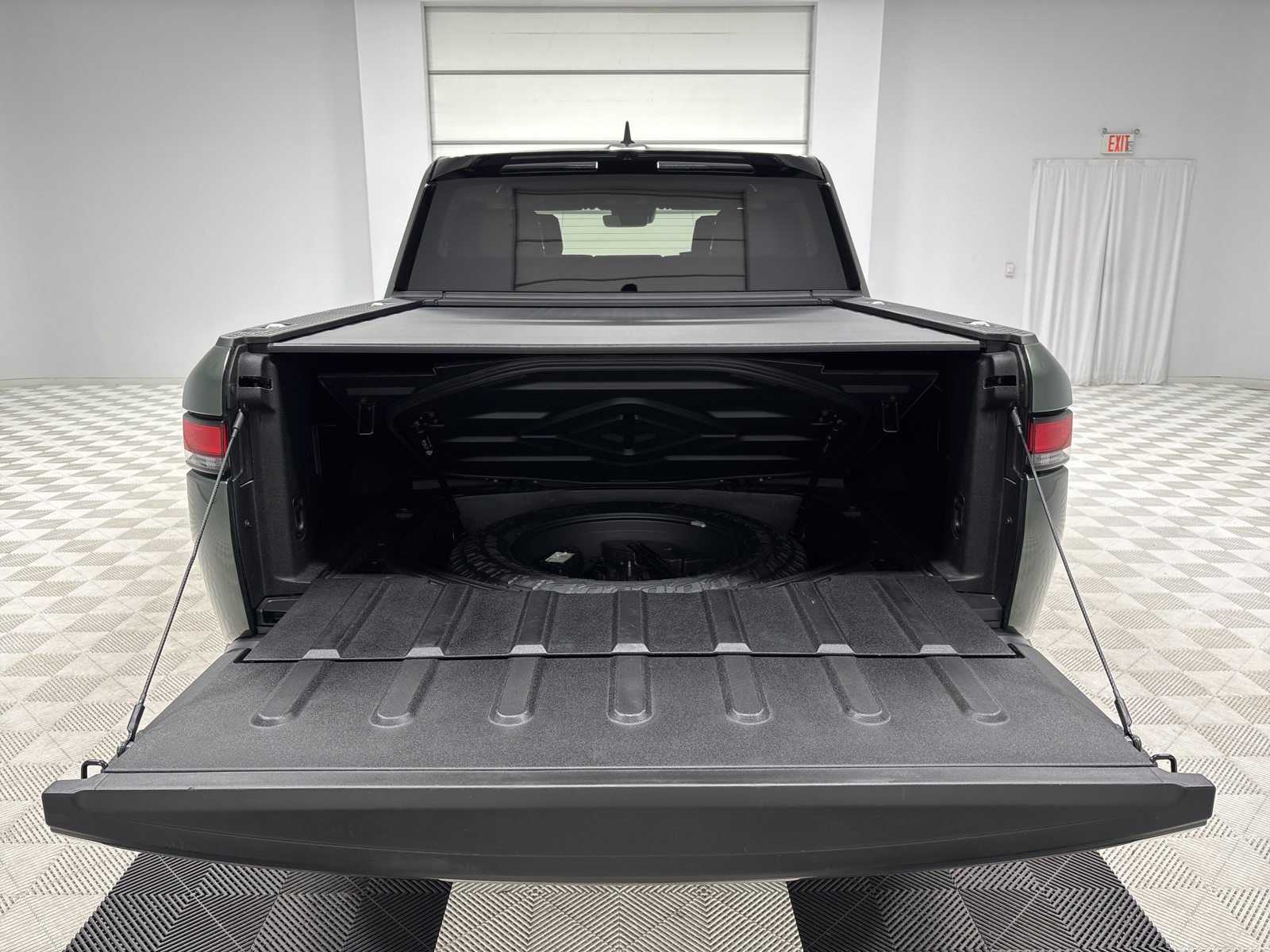 Used 2024 Rivian R1T Adventure Dual AWD/4WD image 15