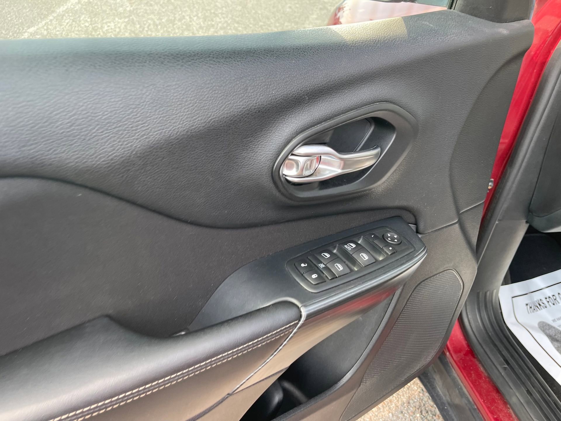 Used 2017 Jeep Cherokee Sport FWD image 12