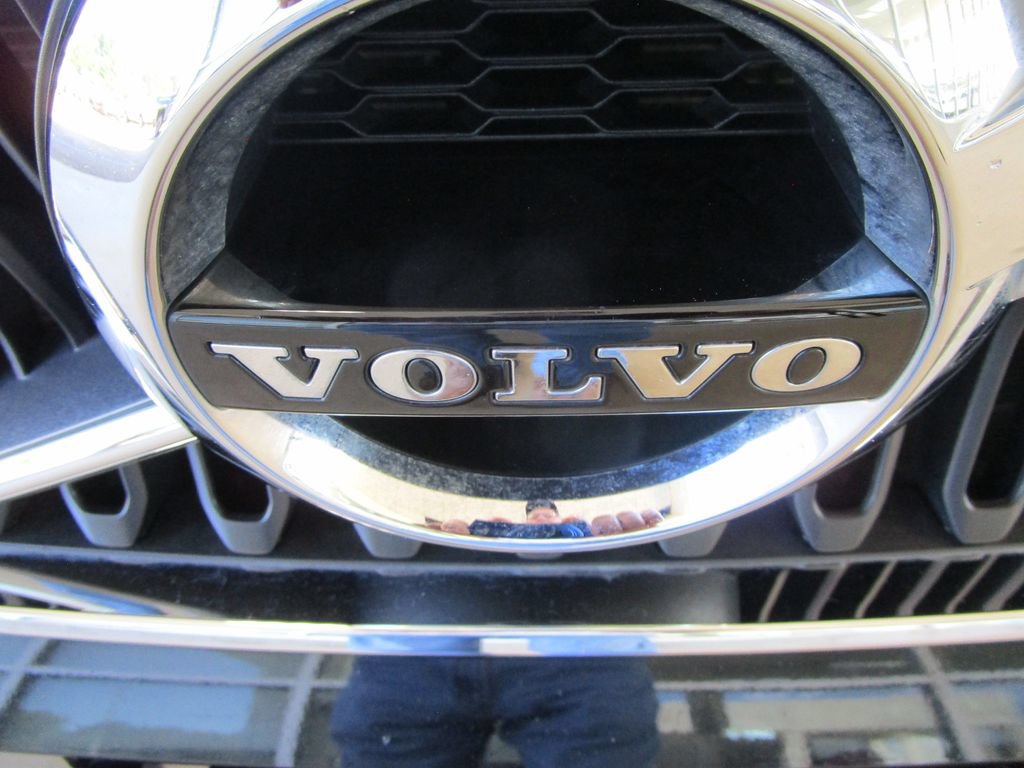 Used 2022 Volvo XC40 T5 Momentum AWD/4WD image 24
