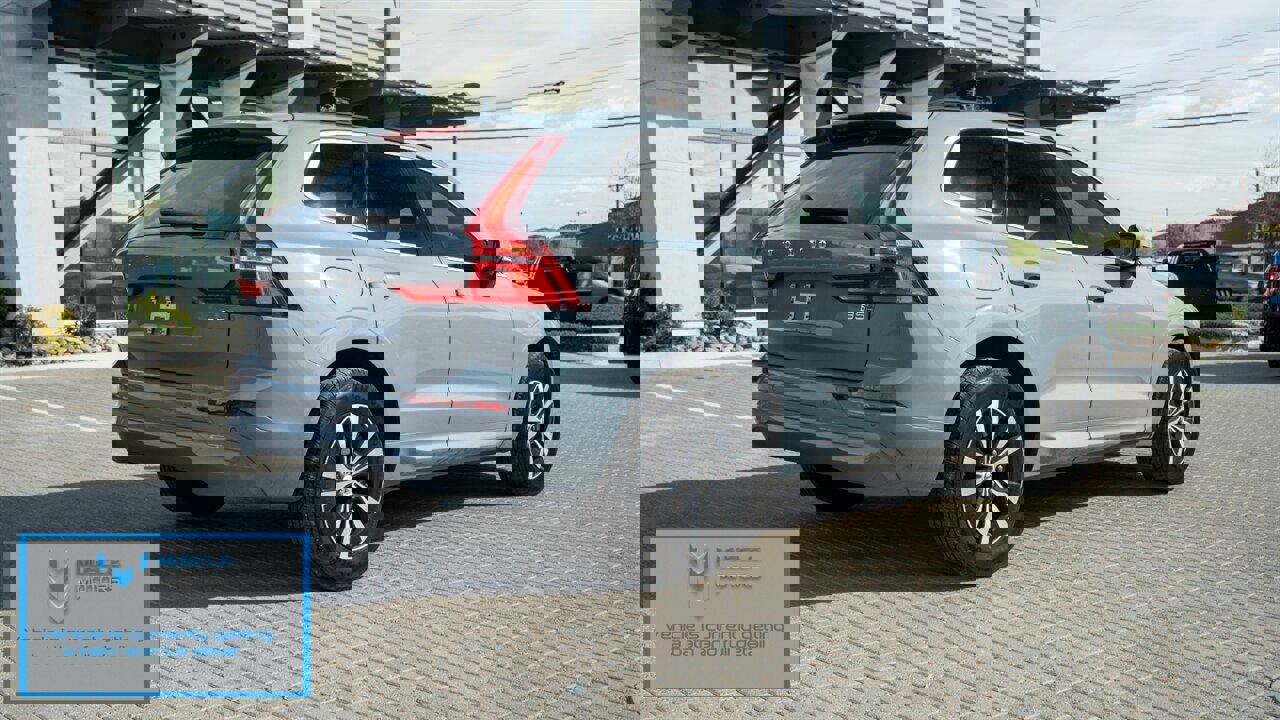Used 2023 Volvo XC60 B5 Core image 7