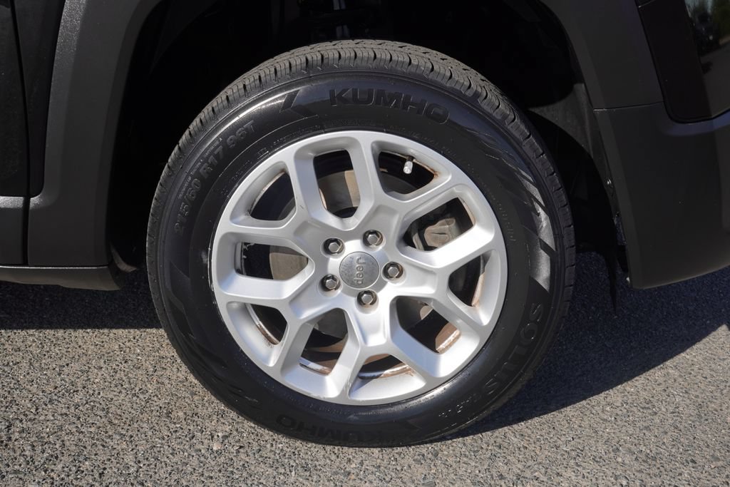 Certified 2017 Jeep Renegade Latitude AWD/4WD image 10